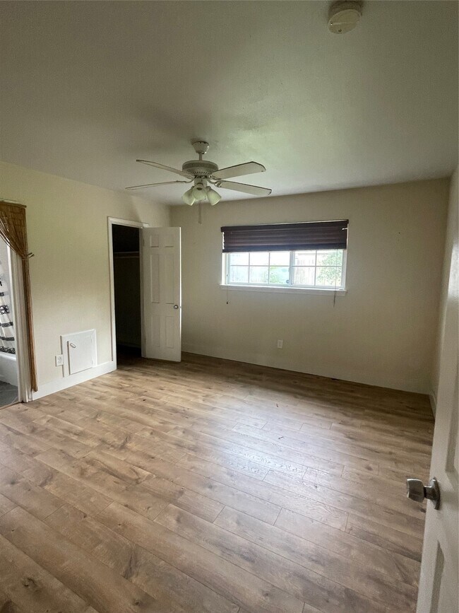 Foto del edificio - 4011 Ebbtide Dr