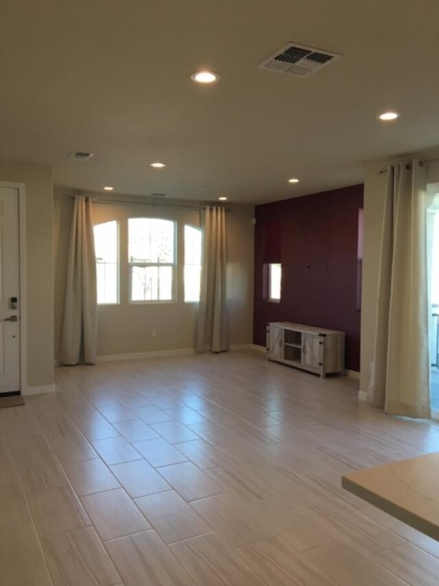 Building Photo - Elegant 3 Bedroom Smart Home!