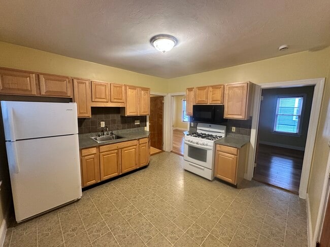 Building Photo - 111 Florida St