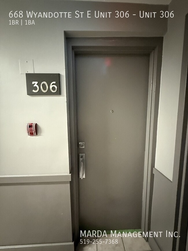 Building Photo - CHARMING 1 BED/1 BATH UNIT DOWNTOWN + HYDRO!