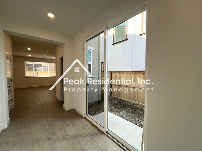 Building Photo - Brand New 3bd/2.5ba Home With 2 Car Garage!