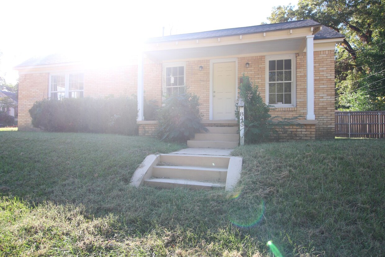 Foto principal - Coming Soon! Charming 2 Bedroom in Tyler!