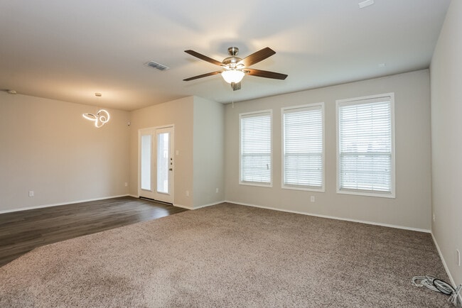 Building Photo - 202 Shetland Ct