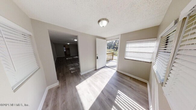 Foto del edificio - 1021 Woodstock Ave