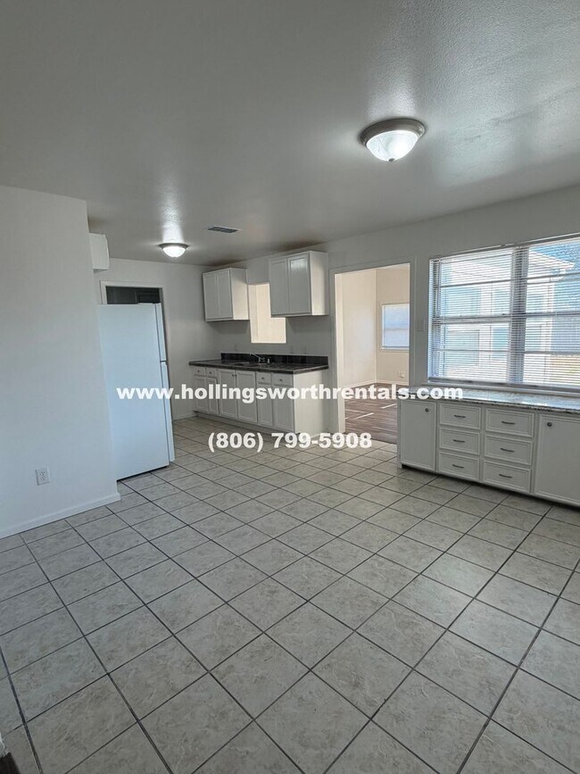 Building Photo - Spacious 3 Bedroom, 2 Bath, 2 Car Garage with bonus room