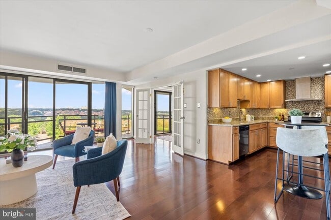 Foto del edificio - 1530 Key Blvd