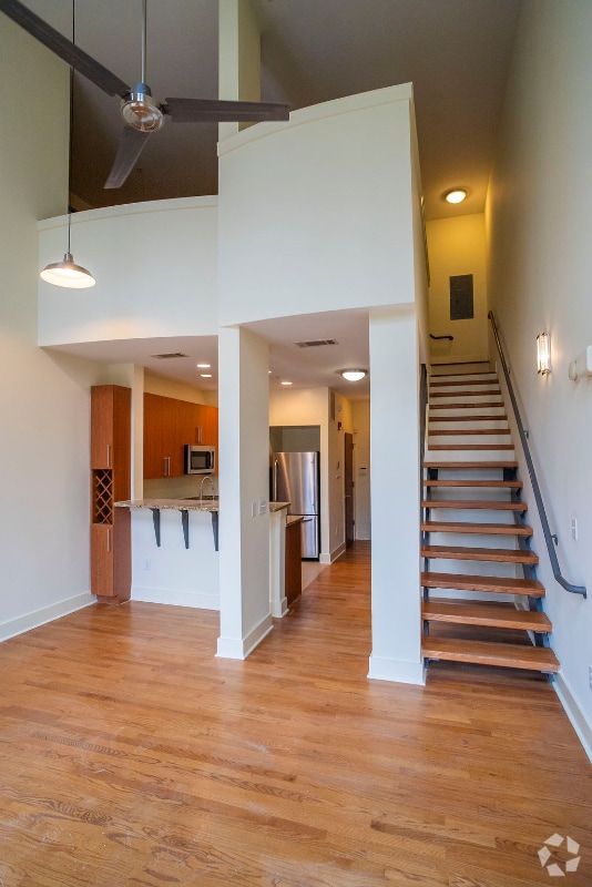Building Photo - 1245 Caroline St NE