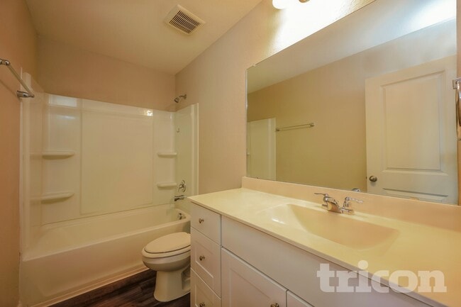 Building Photo - 14302 Palm Ridge