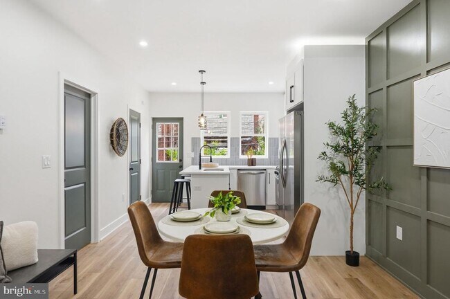 Building Photo - 512 S Yewdall St