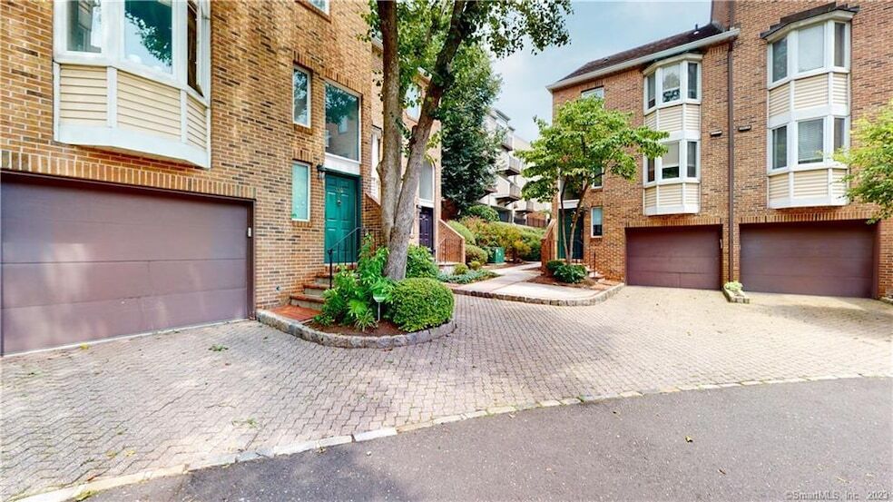 Foto principal - 130 Forest St