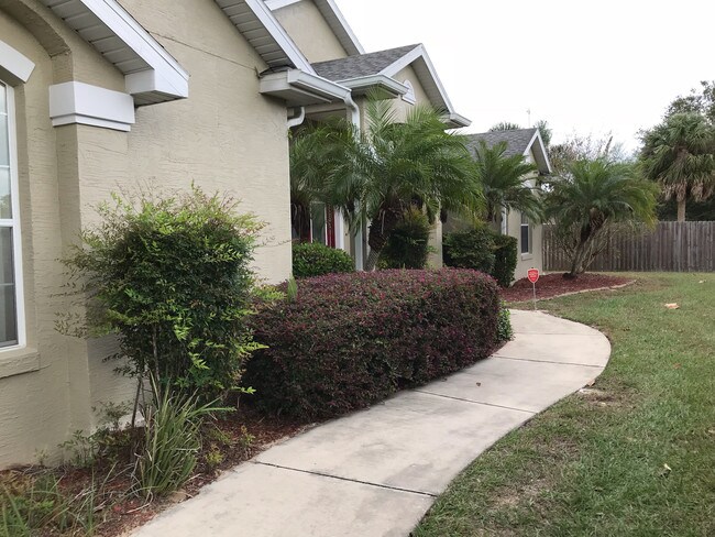 Building Photo - 2296 Lake Pointe Cir