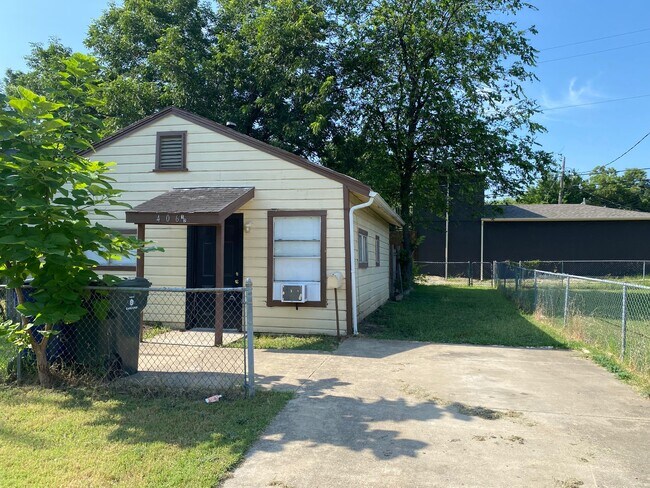 Front - 406 W Avenue F