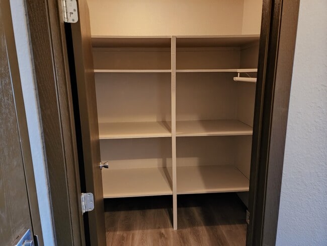 Building Photo - Sunrise Apartments LLC 16 Unit