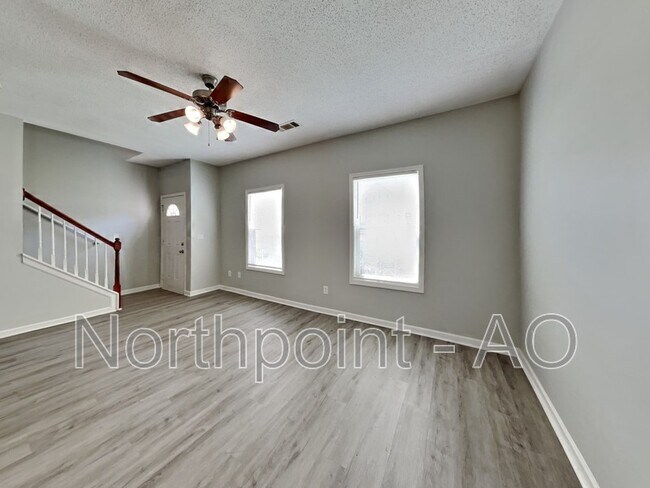 Foto del edificio - 8616 Thomas Ln