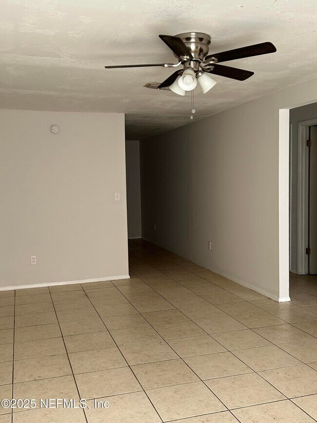 Foto del edificio - 2678 Sunrise Village Dr