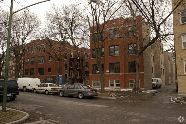 Building Photo - 5909 N Paulina St