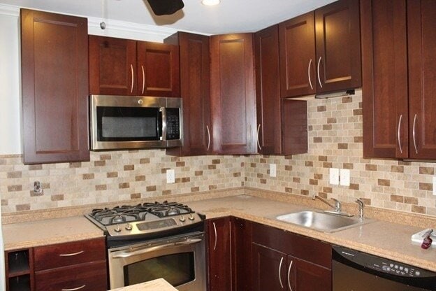 Foto del edificio - 80 E Division St