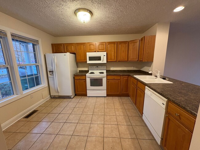 Photo - 825 Oak Tree Blvd NW House