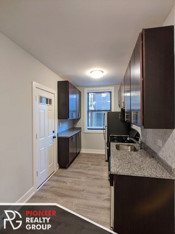 Building Photo - 701 W Brompton Ave