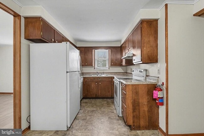 Building Photo - 1550 Bridge St