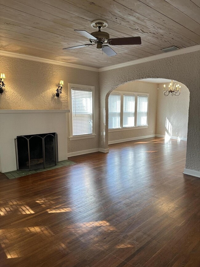 Foto del edificio - 229 Lakeland Dr