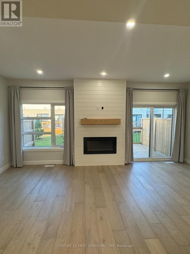 Building Photo - 2358 Fair Oaks Blvd