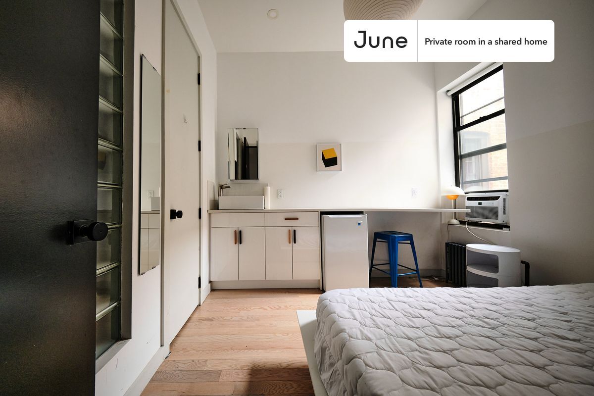 Room in Shared 3 bed/3 bath home - Room in Shared 3 bed/3 bath home