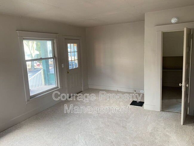 Building Photo - 509 Columbia St