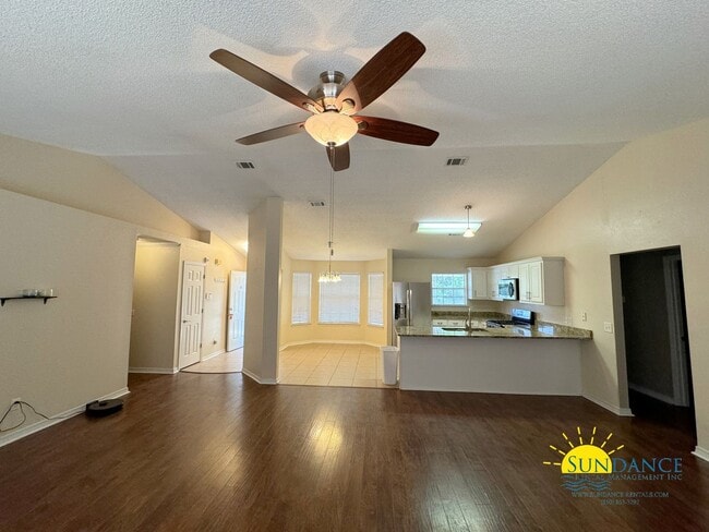 Foto del edificio - Beautiful 3 Bedroom Home in Crestview