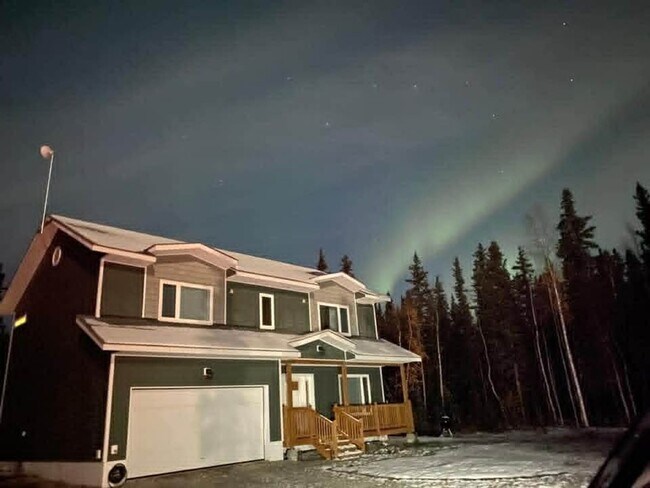 Foto del edificio - Charming 3-Bed, 3-Bath Two-Story Rental Home with Deck – Pets Welcome!