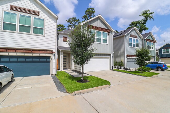Foto del edificio - 5213 Pinemont Creek Ln