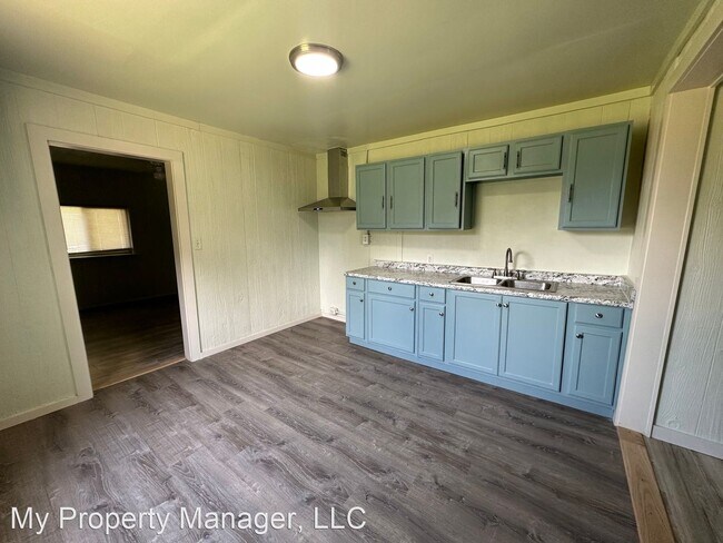 Building Photo - 3 br, 1 bath House - 455 E 71st Street