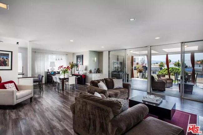 Foto del edificio - 11902 Gorham Ave