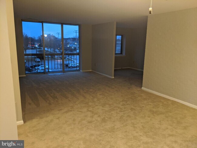 Building Photo - 130 Slade Ave