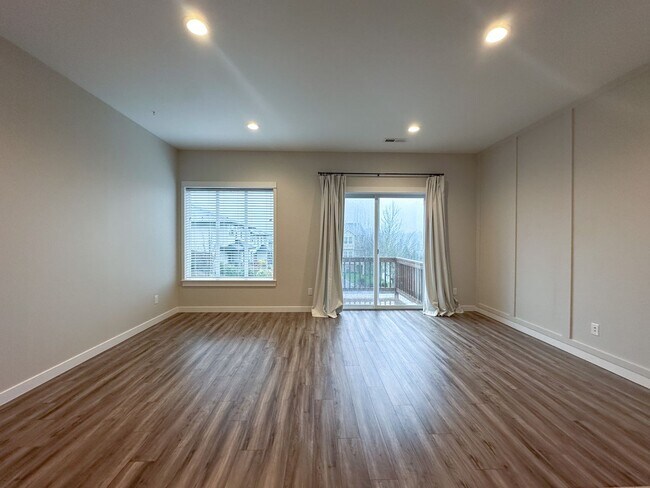 Foto del edificio - Welcome Home — Modern Townhome in South Salem’s McKenzie Ridge