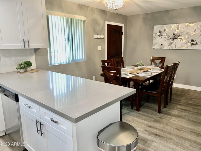 Foto del edificio - 4460 E Belleview St