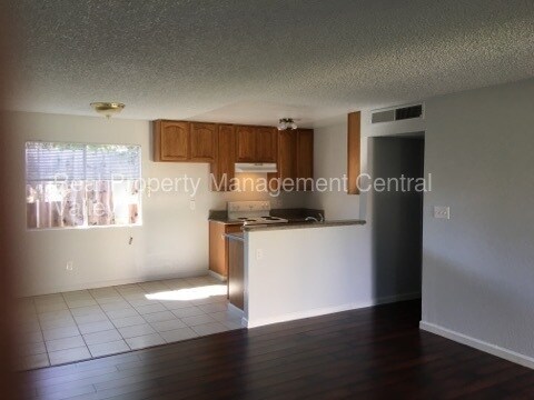 Foto del edificio - 232 Floyd Ave