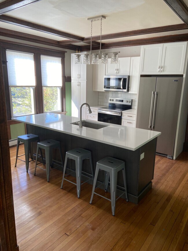 Building Photo - 675 Hudson Ave