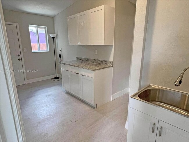 Foto del edificio - 1557 NW 66th St