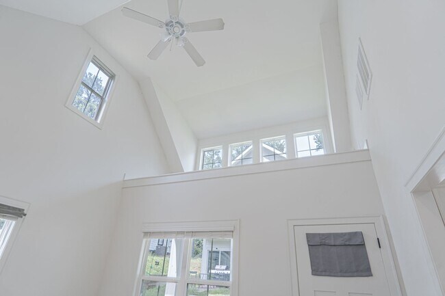 Foto del edificio - 2400 Lowe St NW