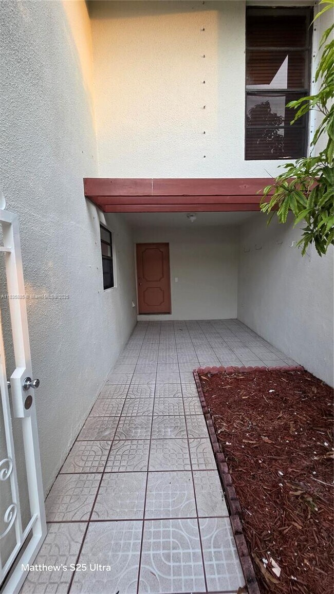 Foto del edificio - 6611 Racquet Club Dr