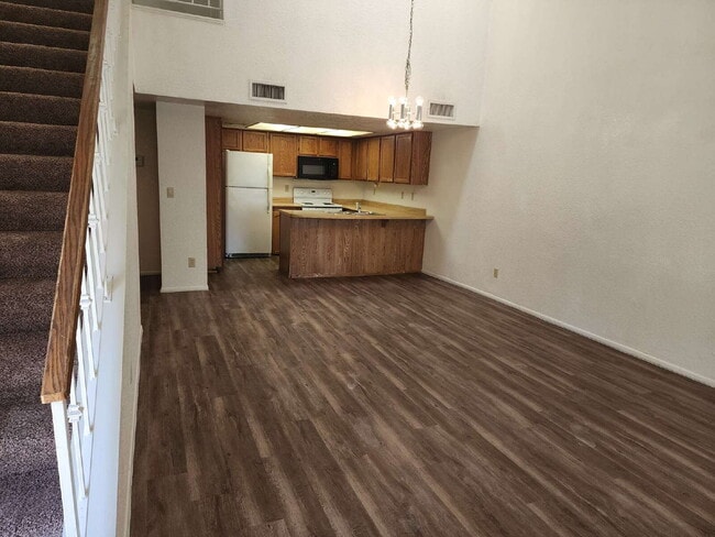 Building Photo - 3 Bedroom 2 Bathroom! $1,895