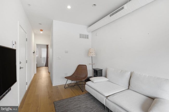 Building Photo - 2228 Frankford Ave