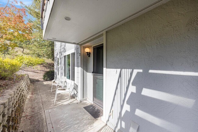 Building Photo - 1501 Skycrest Dr