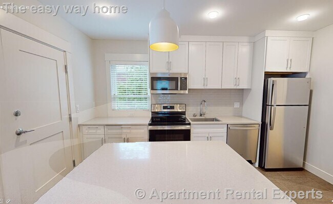 Foto del edificio - 208-210 Banks St Unit #2