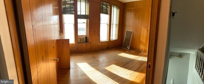 Building Photo - 125 E Main St