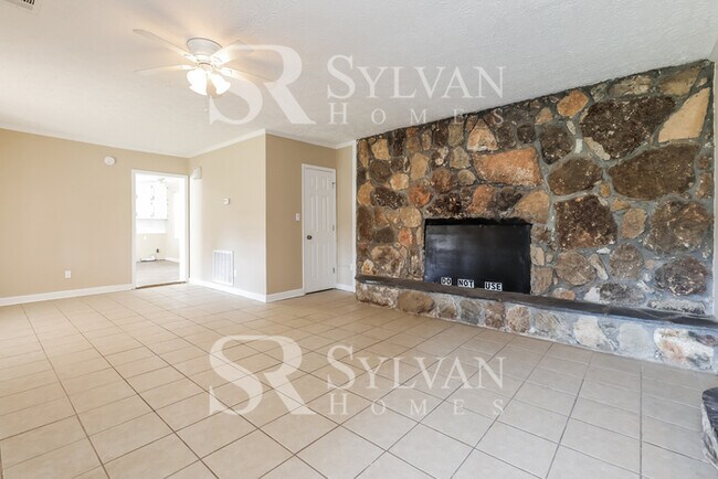 Building Photo - This charming home is ready for you!