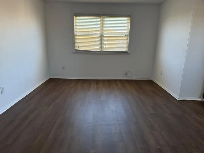 Building Photo - 23 Florence Tollgate Pl