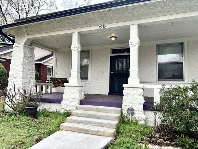 Porches en el frente - 1939 Nelson Ave