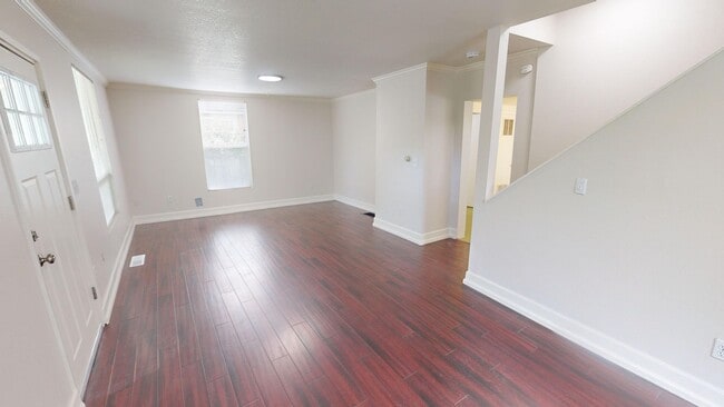 Building Photo - Beautiful Sellwood Bungalow in One of Portland's Most Desirable Neighborhoods. Pet friendly!